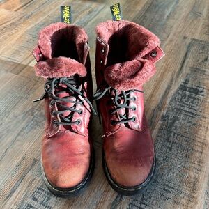 Vintage Dr Martens women’s lined boot -HARD TO FIND with burgundy fur - Size 8